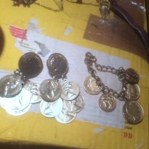 Avon Vintage 1989 Fashion Coin bracelet